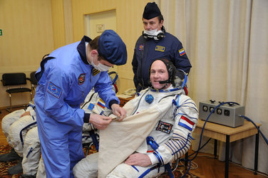 Soyuz inspection and suit fit check