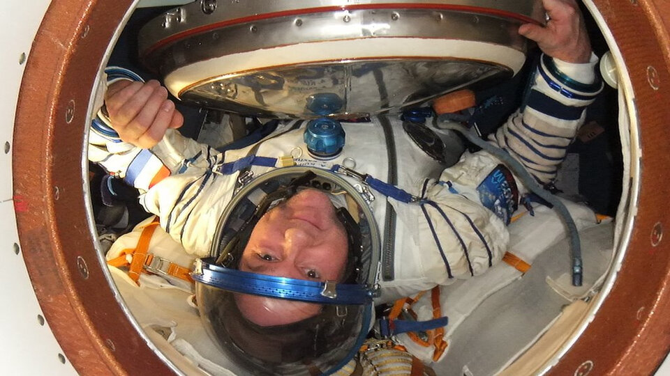 André Kuipers bij aankomst in het ISS