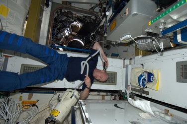 Andre Kuipers shaving his head onbard the ISS