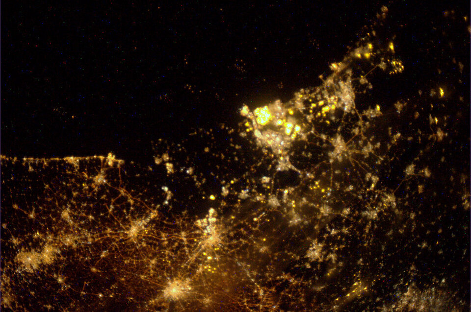 Los Países Bajos, vistos de noche desde la ISS