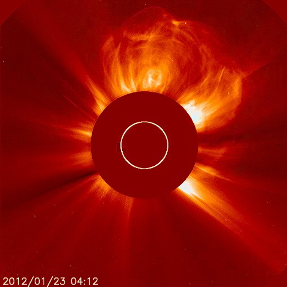 O sol fotografado pouco depois da erupção