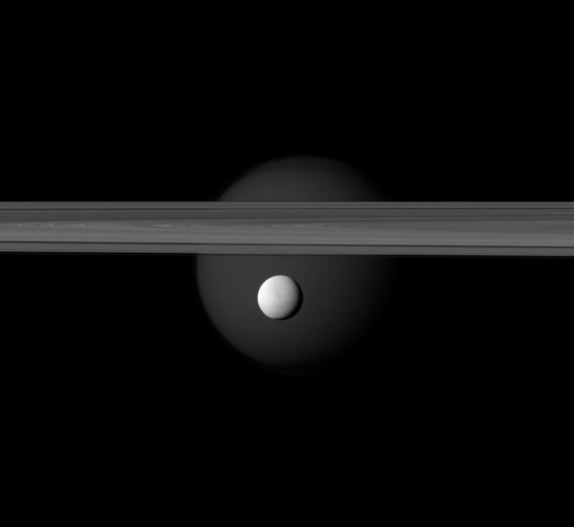 Saturnovy prstence, Titan a Enceladus.