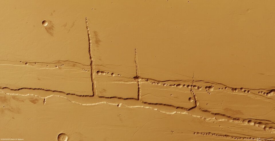 As cadeias de crateras de Tractus Catena