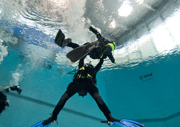 Timothy Peake rescue diver training
