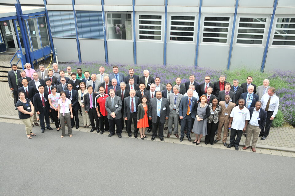 Účastníci SFCG ve středisku ESA ESOC.