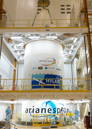 Hylas-2 encapsulation in Ariane 5 Fairing