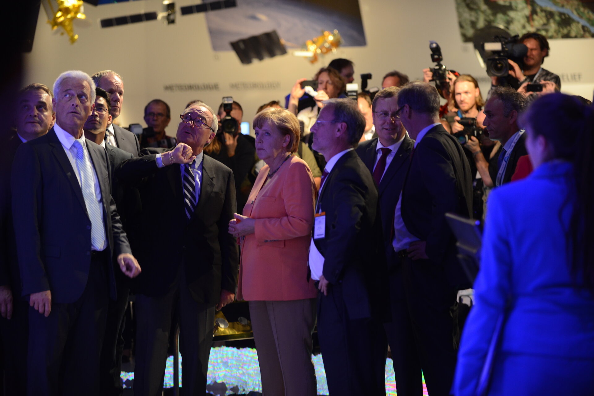 Angela Merkel and Jean-Jacques Dordain visit the exhibition