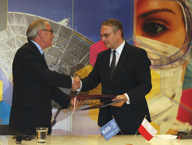 Exchange of accession agreements in Warsaw