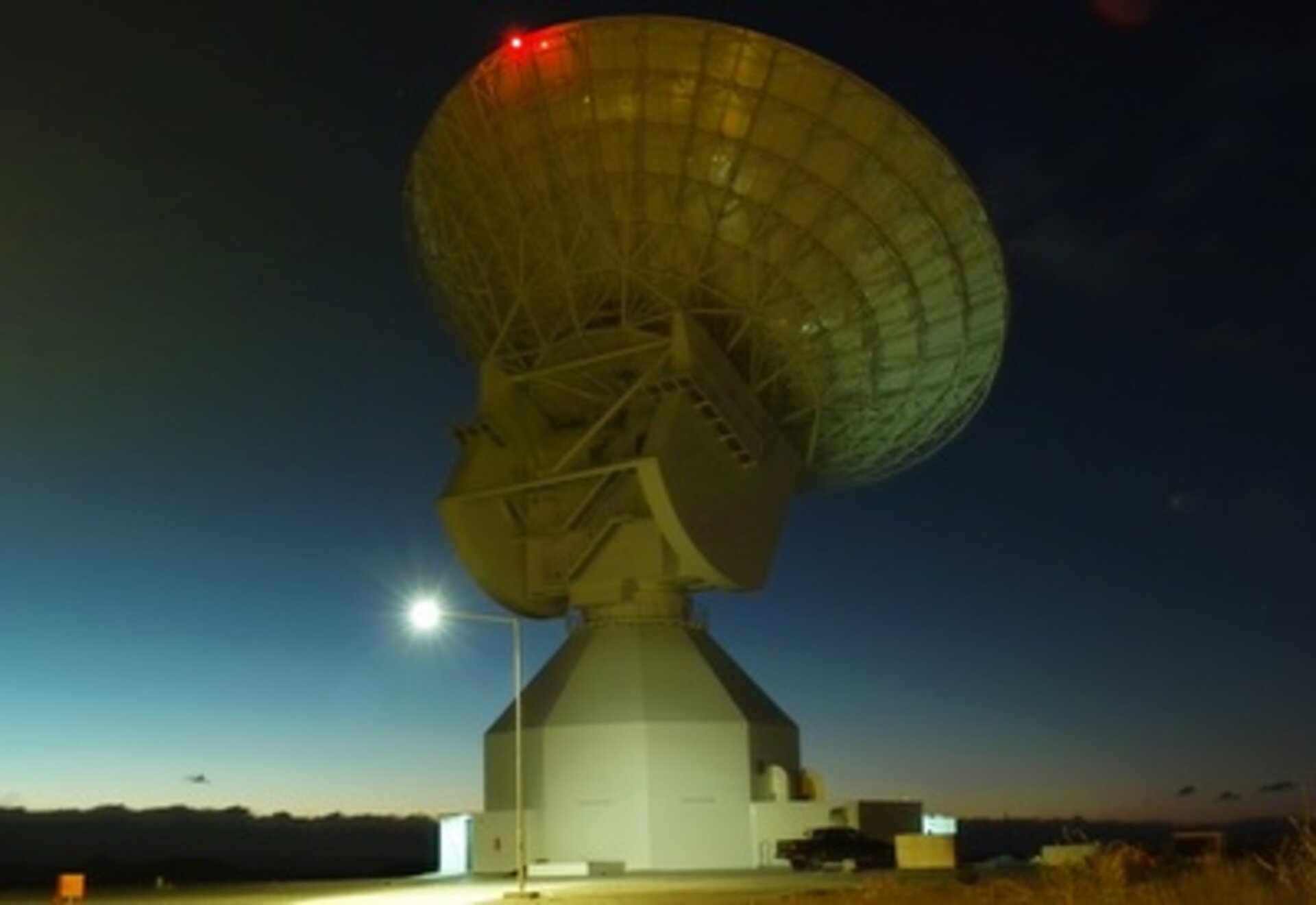 La antena de 35 metros en Malargüe, Argentina