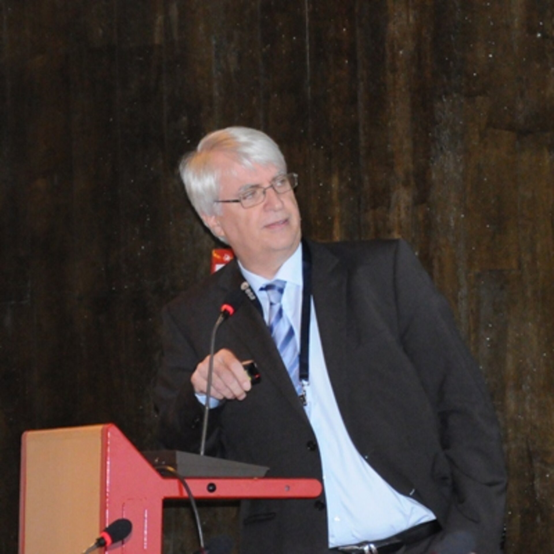 Ingo Gerhard (OHB)  gives his presentation