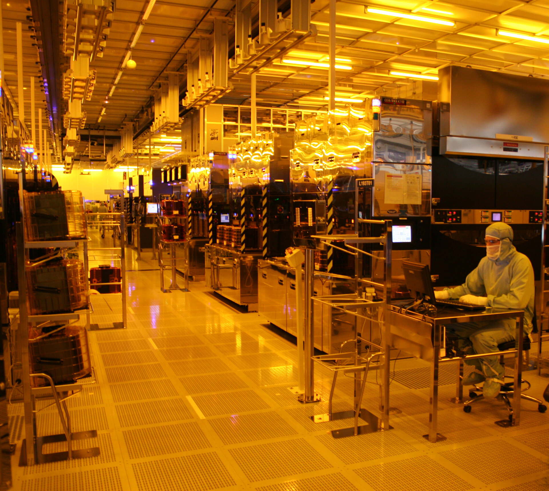 STMicroelectronics Clean room