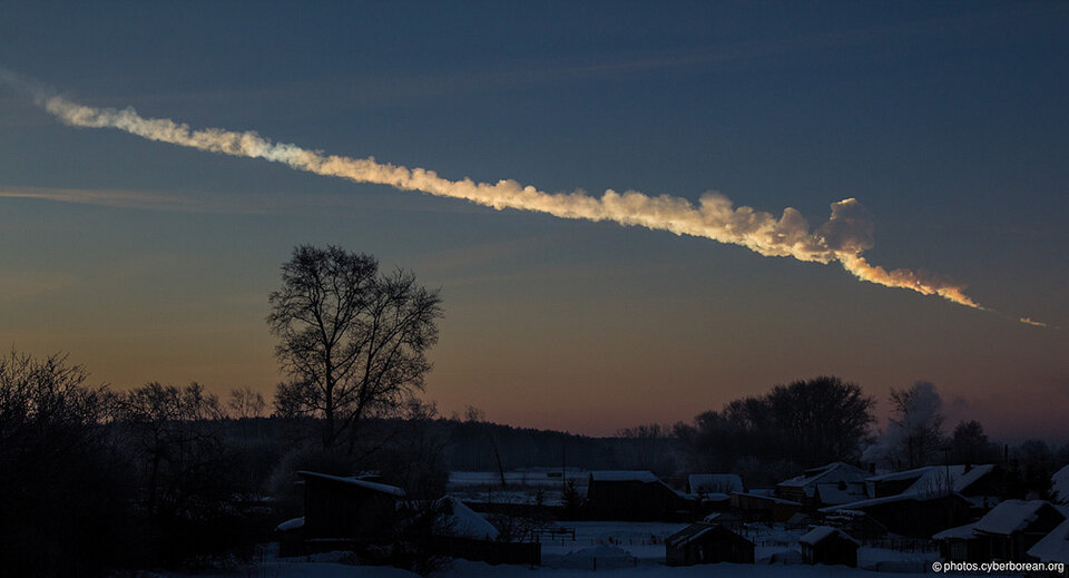 Spur des abgestürzten Asteroiden am Himmel über Tscheljabinsk