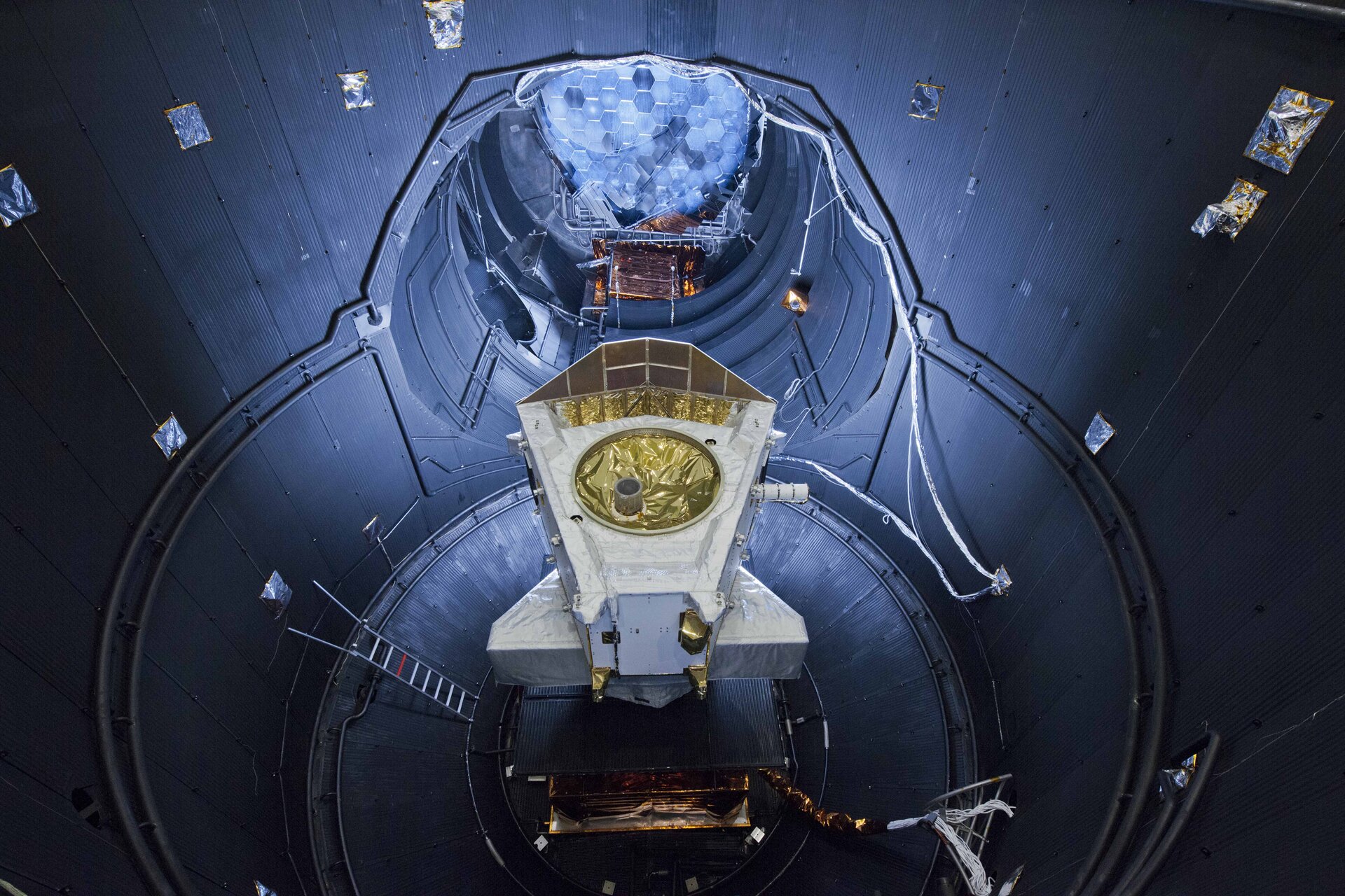 BepiColombo-Modul im Weltraumsimulator