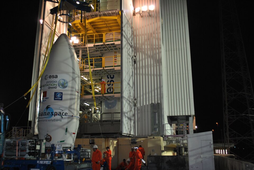 Vega fairing ready to be lifted