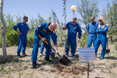 Expedition 36/37 prime and backup crew members