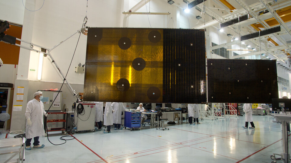 Alphasat solar arrays