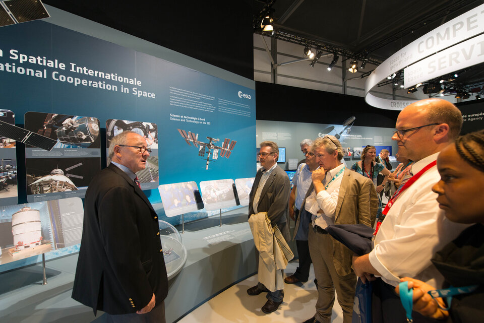 Dans le pavillon ESA au récent Salon du Bourget