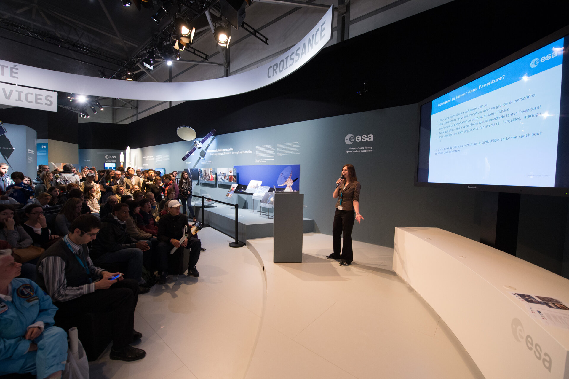 Public during the "Flying in Zero G" lively presentation