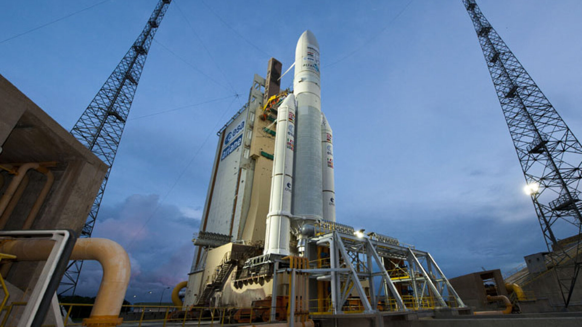 Ariane 5 avec Alphasat, prête au lancement