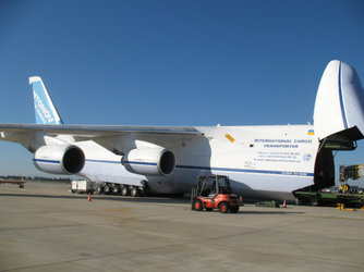 Antonov plane at Toulouse airport during Gaia loading