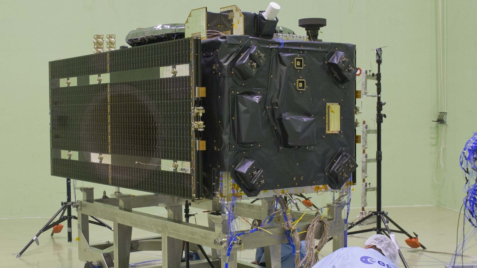 Galileo satellite in LEAF for acoustic testing