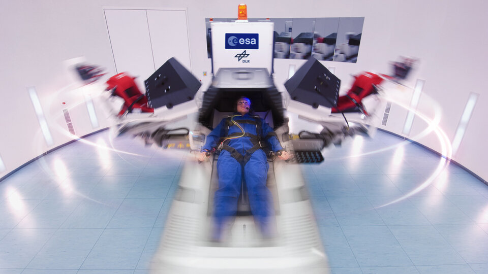 Short-arm human centrifuge