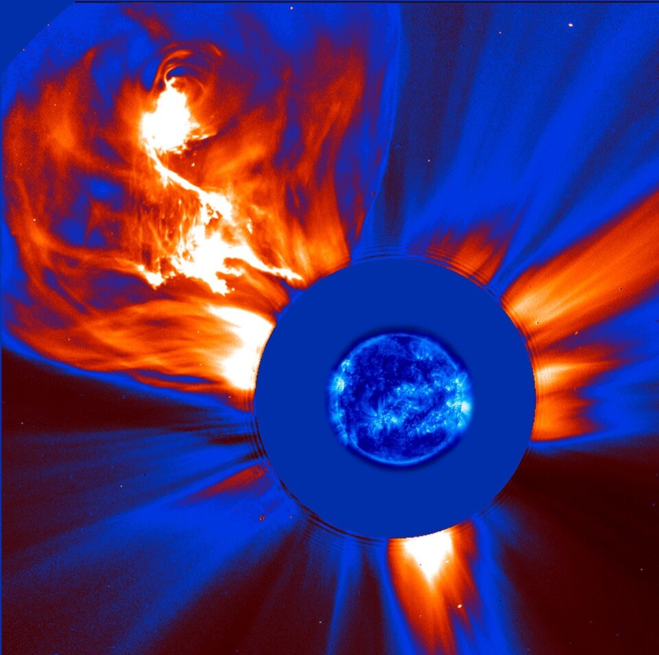 Uma explosão solar ardente