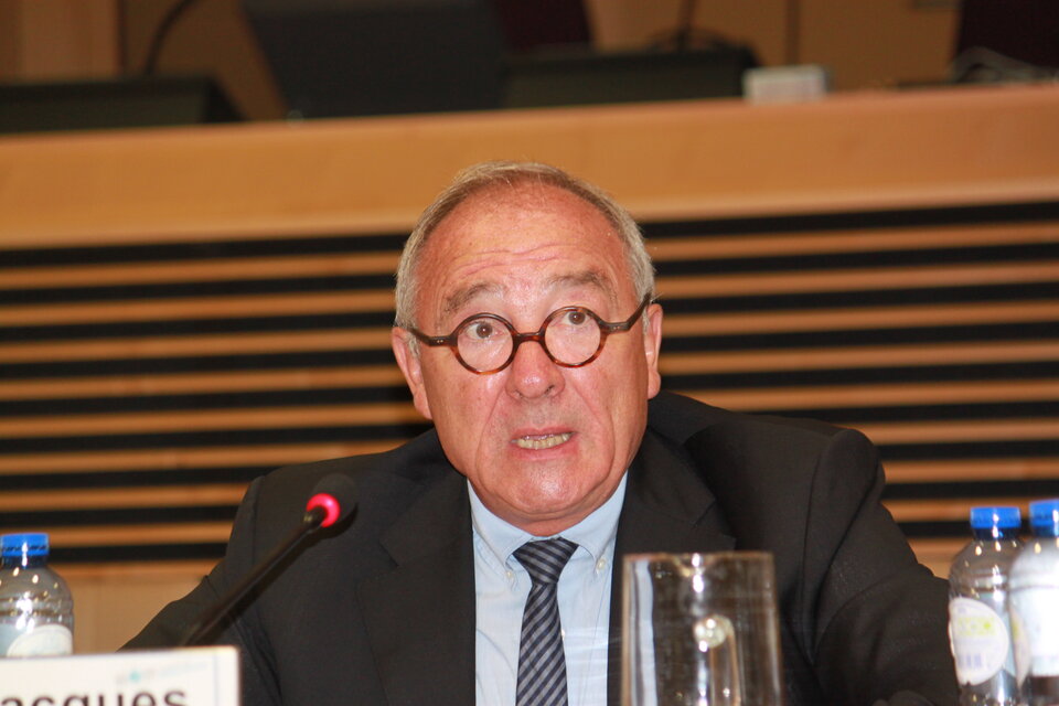 Jean-Jacques Dordain speaking at European Satellite Day conference 2013