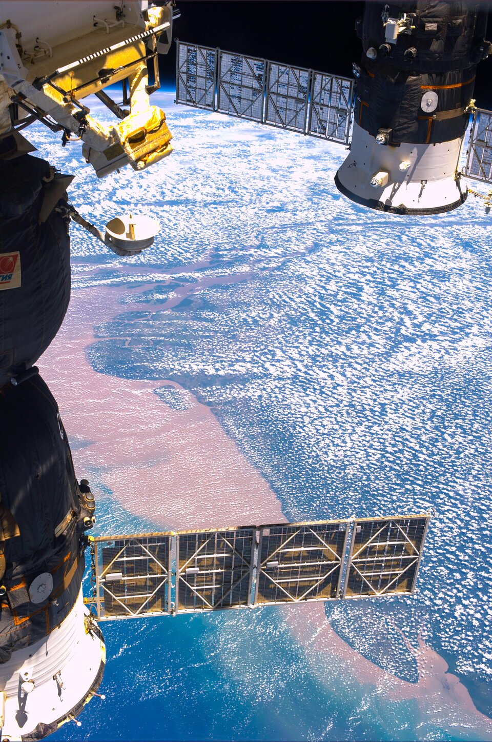 Nave Soyuz atracada en la Estación Espacial