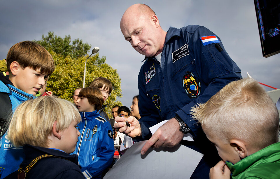 ESA-astronaut André Kuipers is van de partij op ESTEC's open dag. Hij is jarig op 5 oktober!