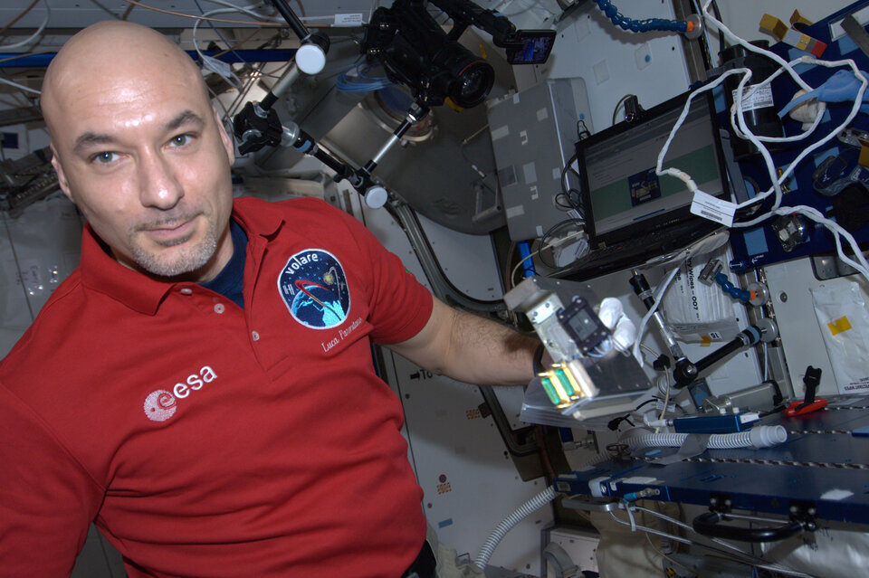 Luca Parmitano na kosmické stanici