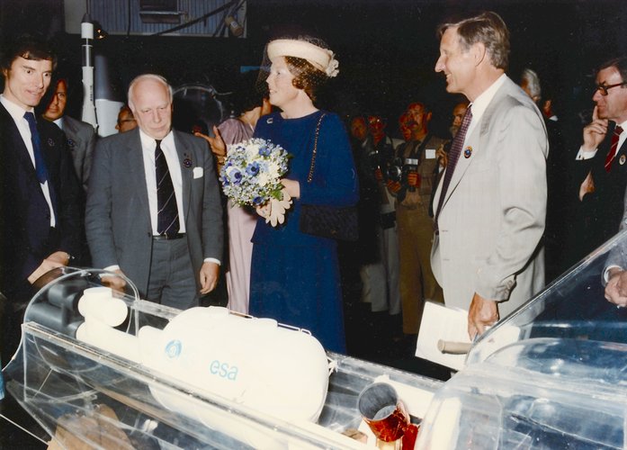 Queen Beatrix briefed on Spacelab at ESTEC