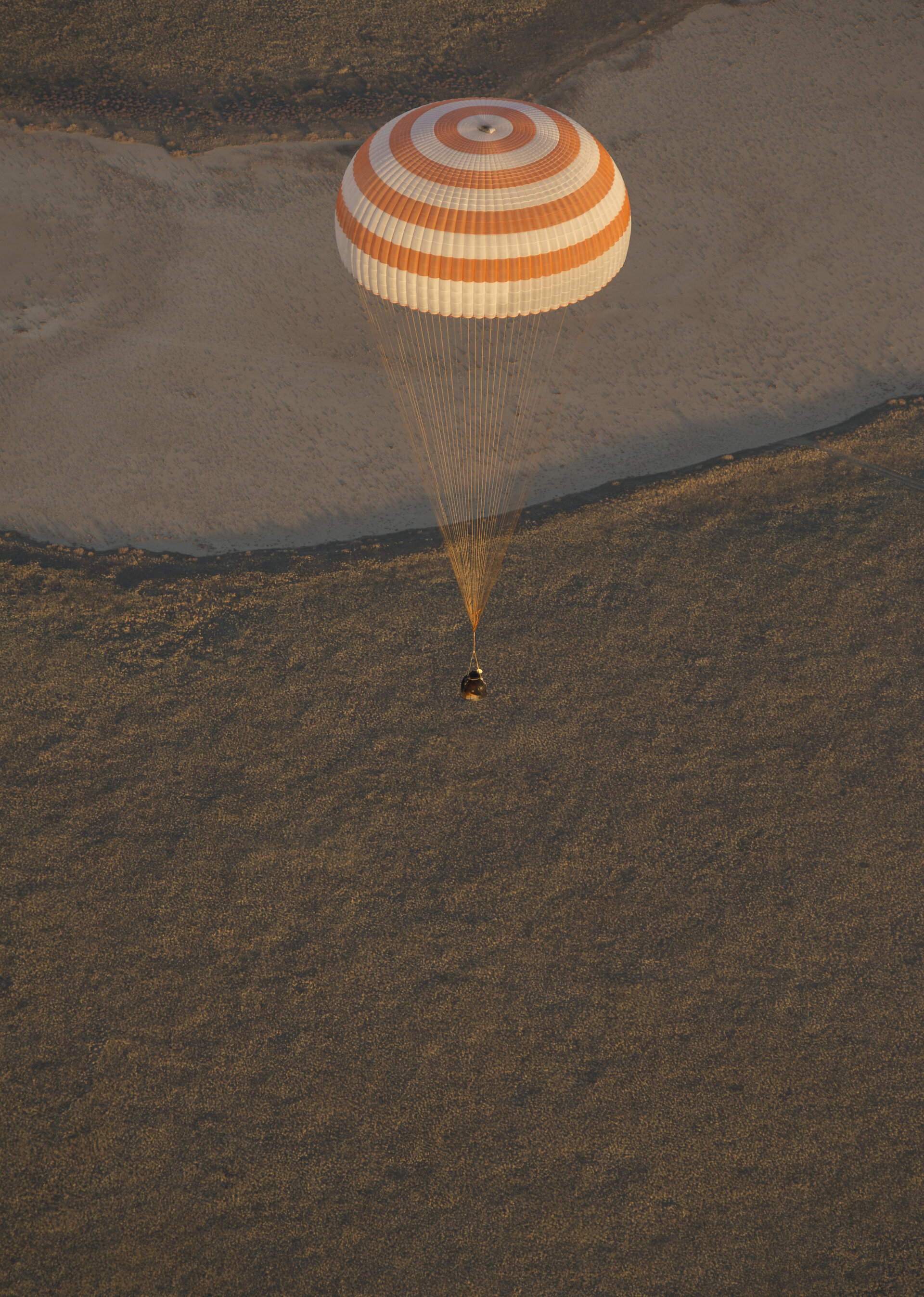 Soyuz TMA-09M before landing