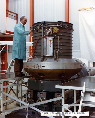 Spacelab airlock tested at ESTEC in 1981