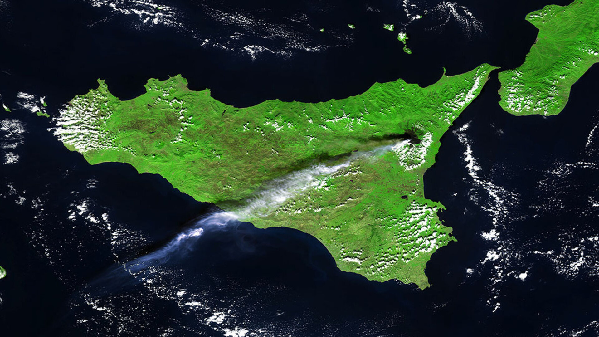 Sicilië en de vulkaan Etna gezien vanuit de ruimte