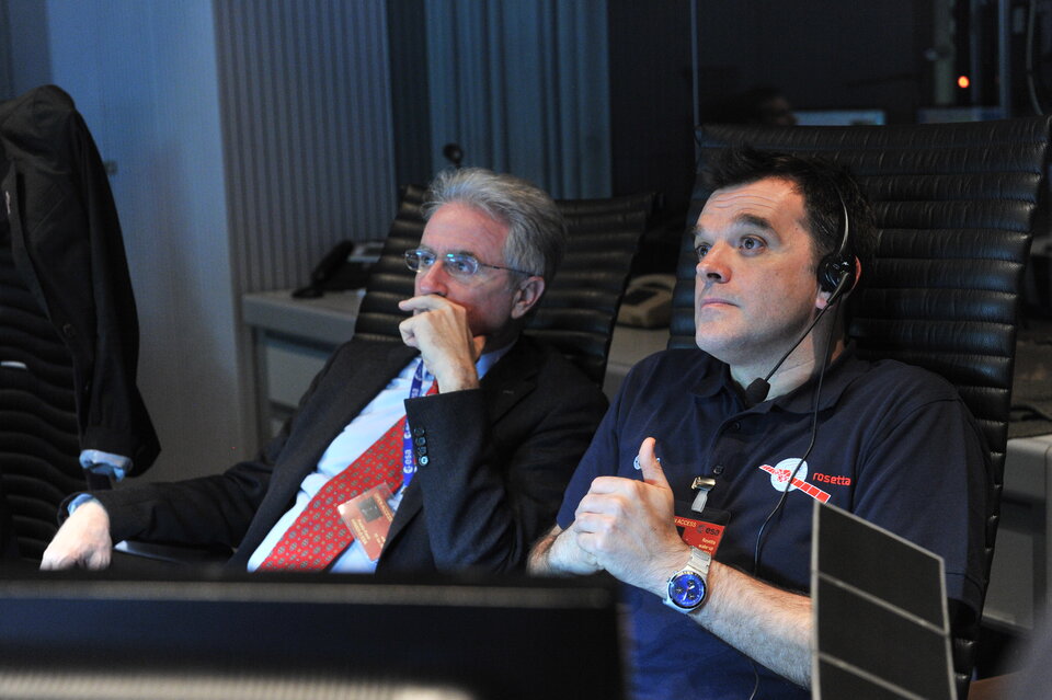 Der Flugdirektor der Rosetta-Mission Andrea Accomazzo beim Aufwecken der Sonde im Januar 2014
