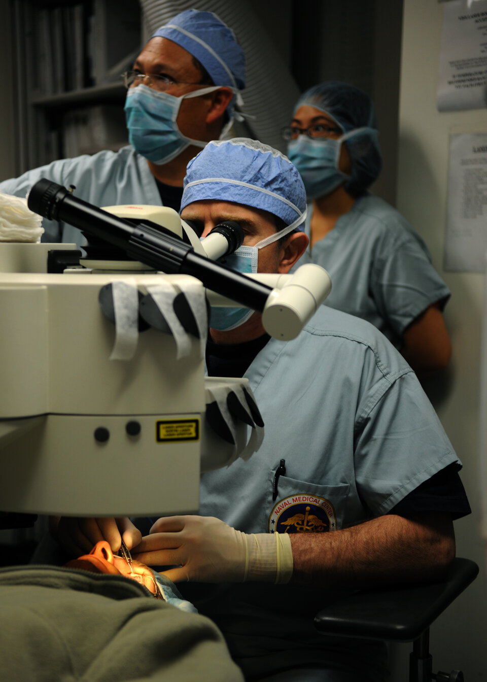 Eye surgery with microscope