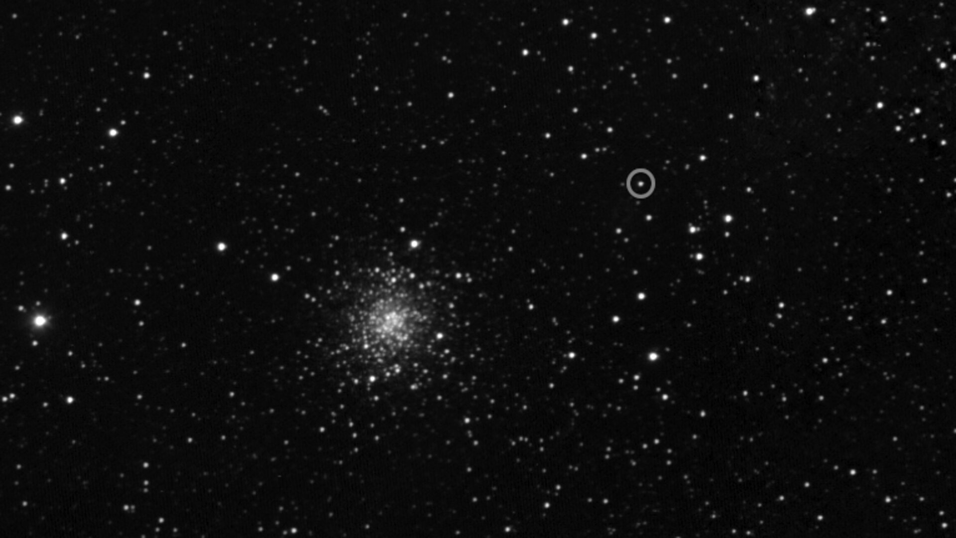 První pozorování komety v roce 2014 pomocí úzkoúhlé kamery