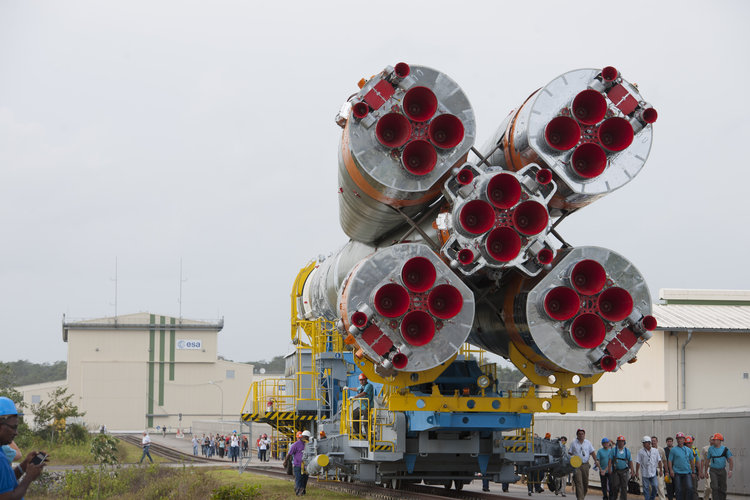 Soyuz VS07 transfer from MIK to launch zone