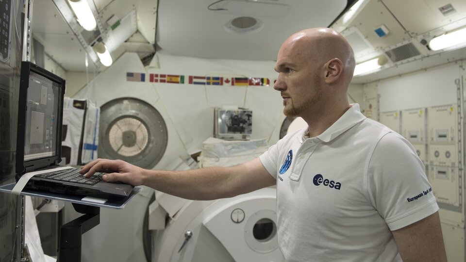 Der deutsche Astronaut trainiert in Japan im Kibo-Modul