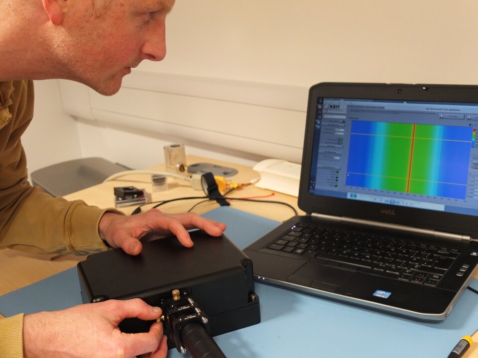 Calibrating spectrometer 