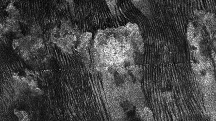 Cassini captures familiar forms on Titan’s dunes 