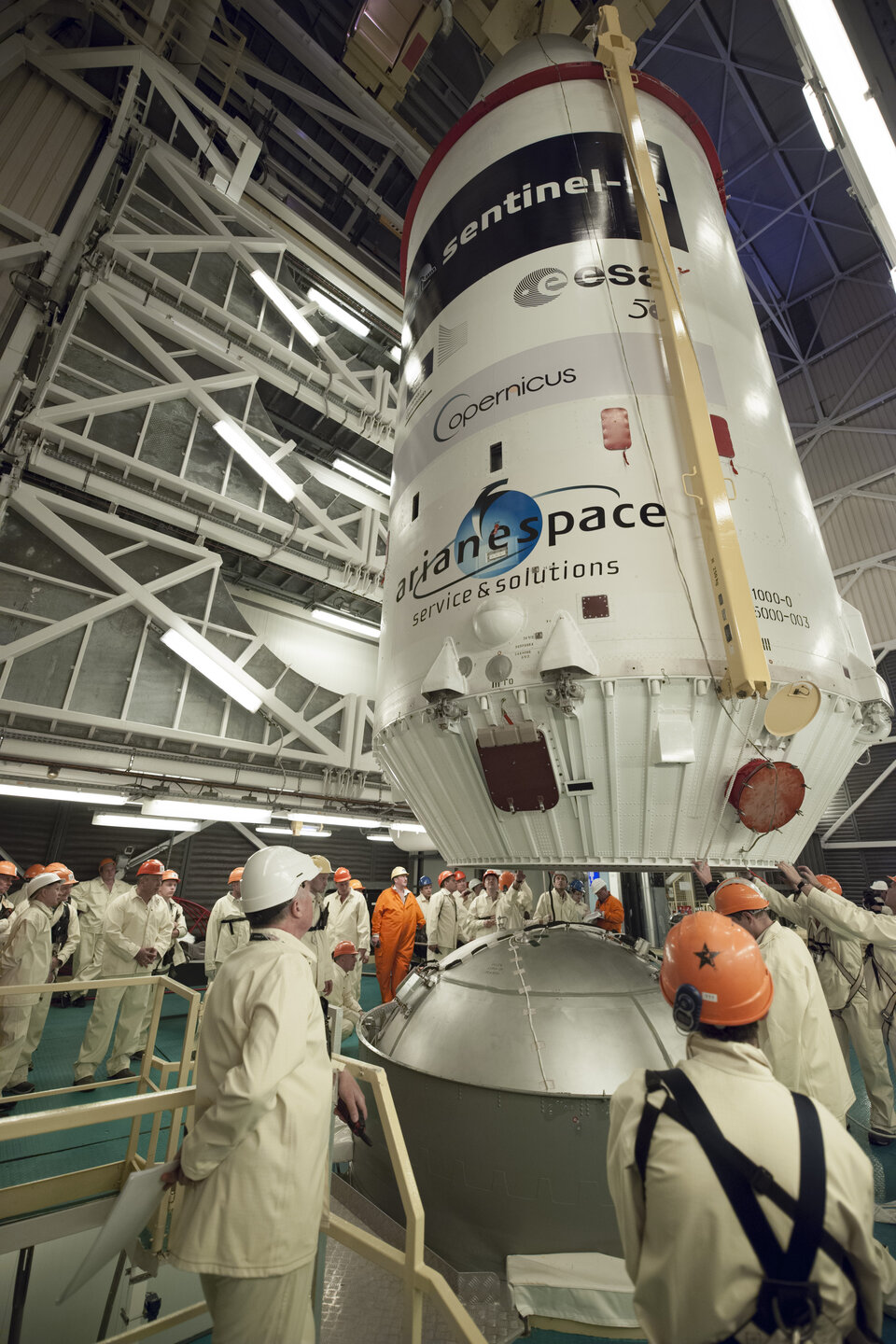 Instalación de Sentinel-1A sobre el lanzador