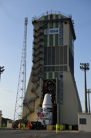 Soyuz VS07 upper composite transfer