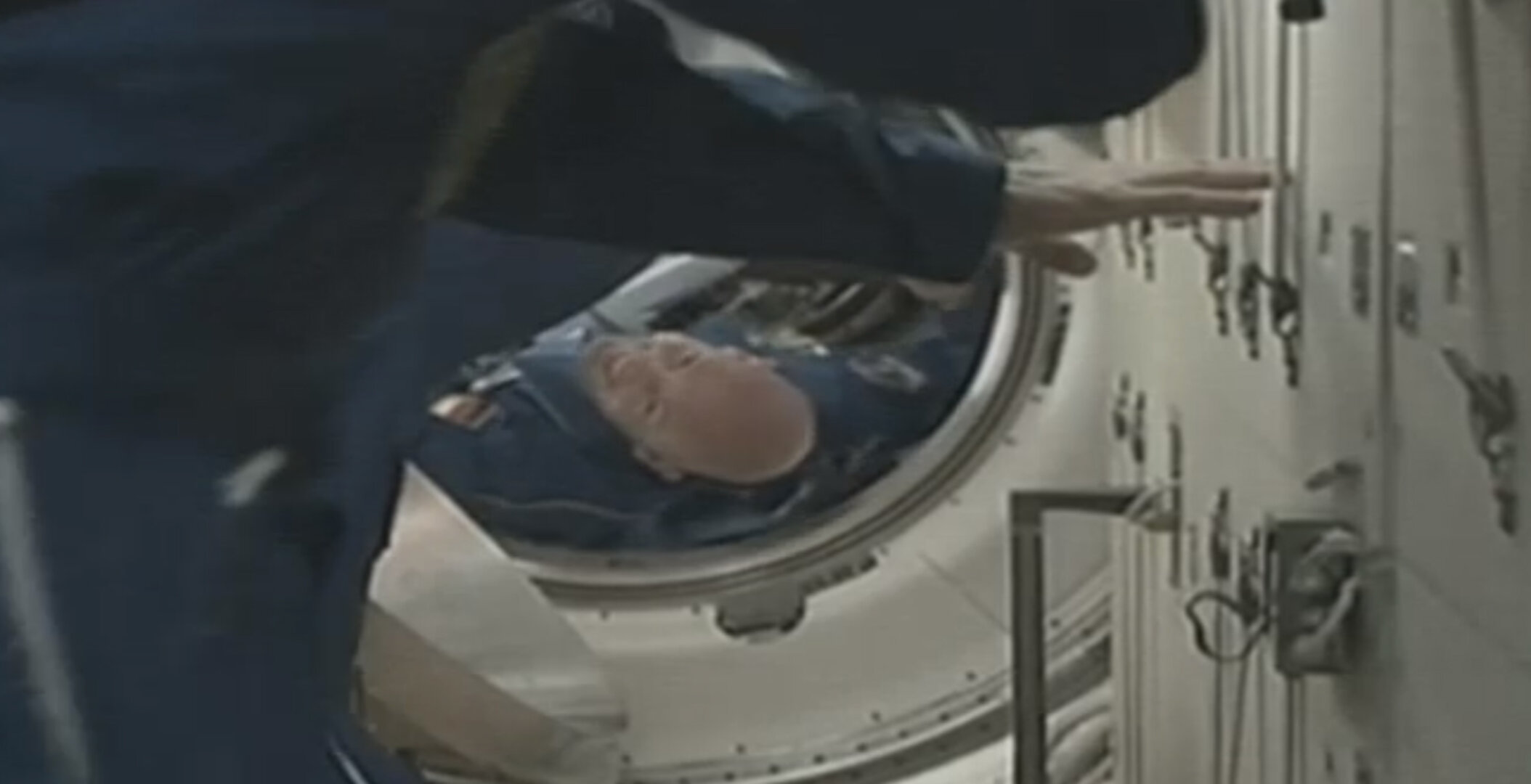 ESA-Astronaut Alexander Gerst kommt auf der ISS an. 
