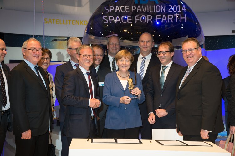 Angela Merkel at the ‘Space for Earth’ space pavilion at ILA