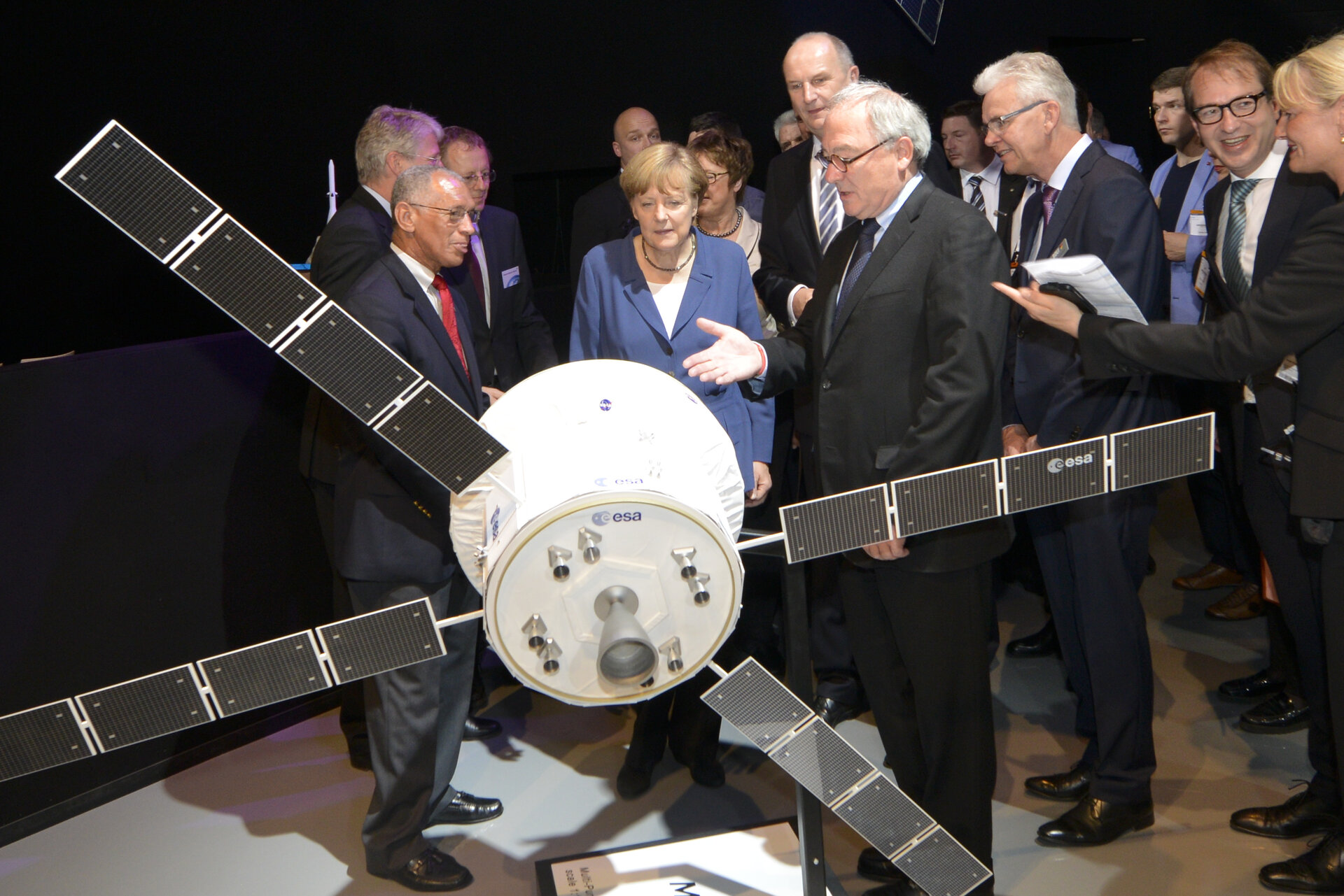 Angela Merkel visits the ‘Space for Earth’ space pavilion at ILA