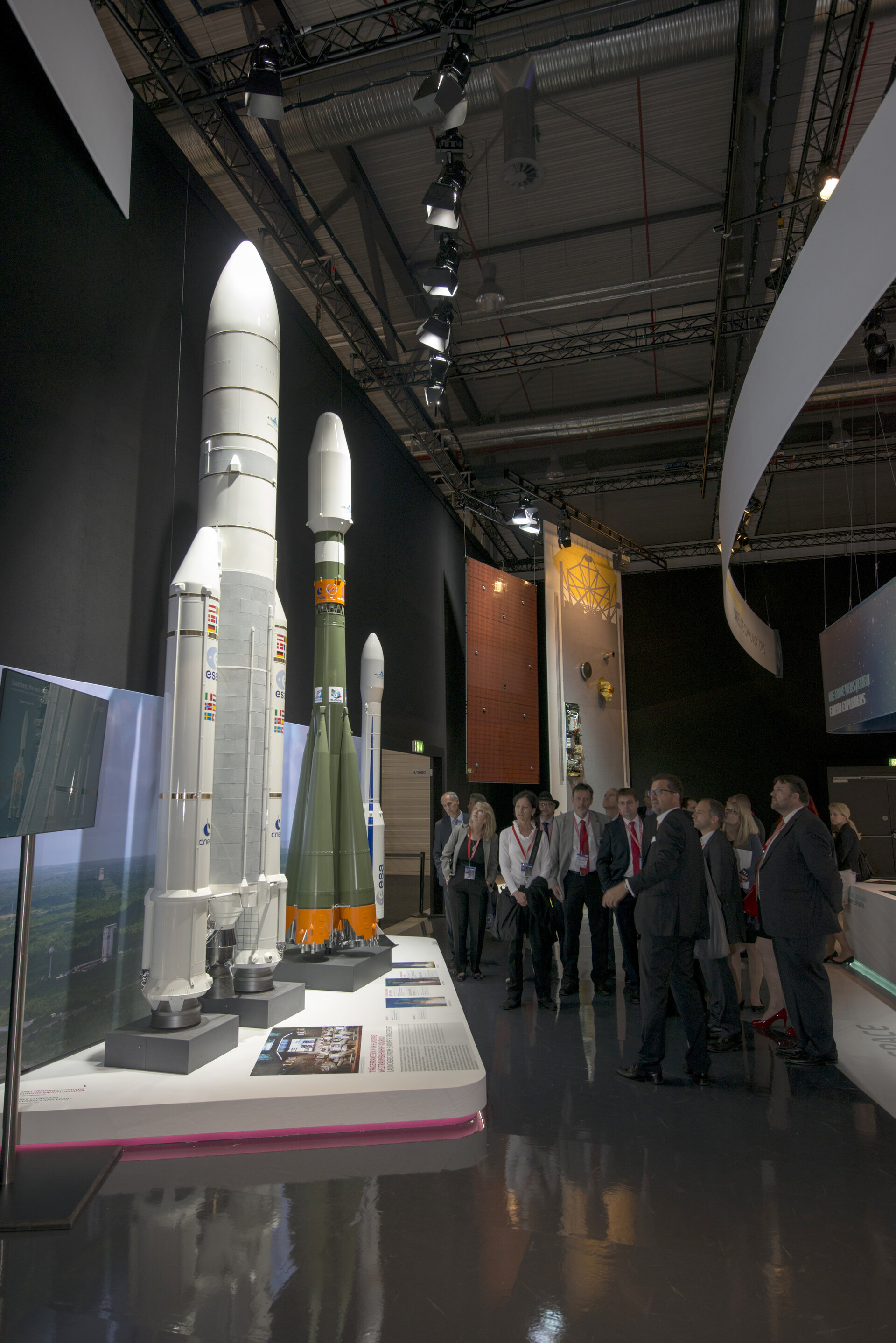 Austrian delegation visits the ‘Space for Earth’ space pavilion at ILA