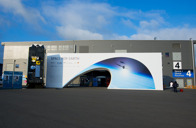 Entrance of the ‘Space for Earth’ space pavilion at ILA