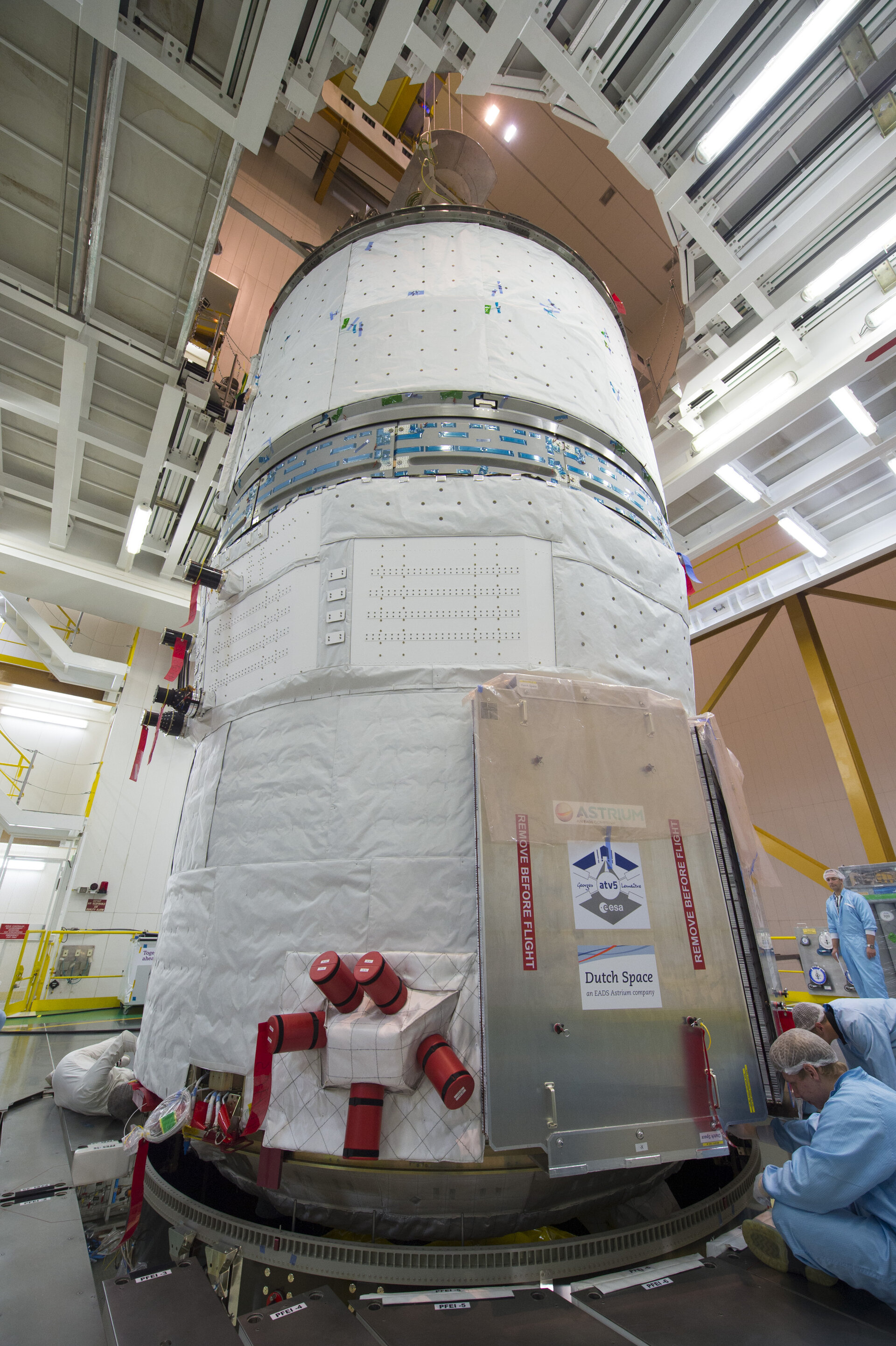 ATV-5 lowered onto Ariane 5